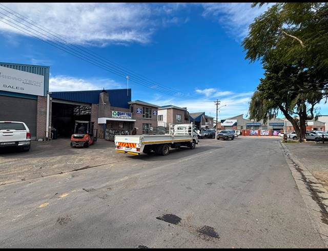 503M² WAREHOUSE TO LET IN STIKLAND INDUSTRIAL
